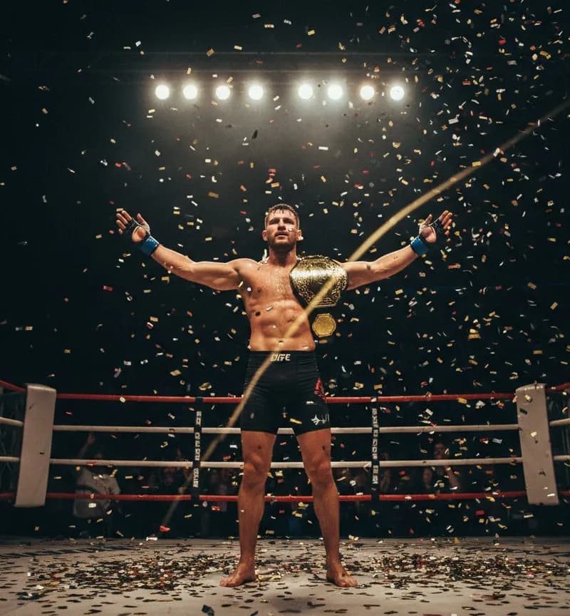 El campeón de KFN 1 celebra su victoria